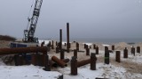Kolejny etap przebudowy zejścia na plażę przy hotelu Neptun w Łebie [WIDEO]