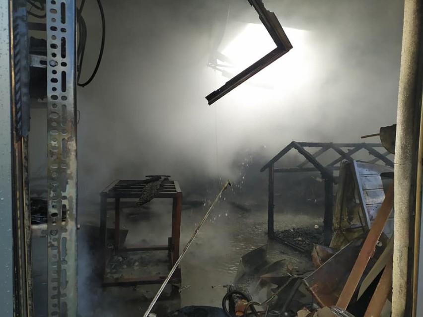 Pożar garażu w Szembruczku w powiecie grudziądzkim