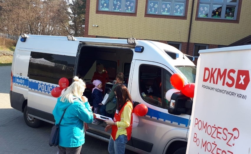 Pruszcz Gd. Policjanci już przebadali ponad 200 osób dla Rafała Waśko, który ma ostra białaczkę i potrzebuje przeszczepu szpiku [ZDJĘCIA]