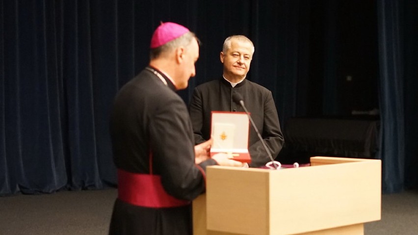 Decyzję Stolicy Apostolskiej o nominacji ks. Artura Ważnego...