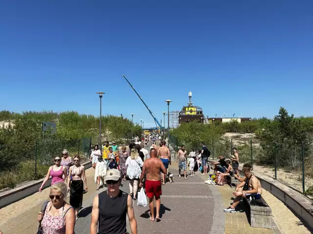 Pogoda dopisała i tłumy ludzi się pojawiły na plażach w Gdańsku. 08.07.2023 r. GALERIA