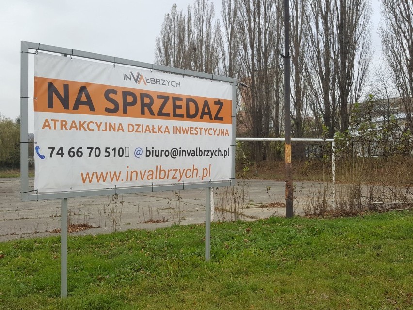 Szkolne boisko przy PSP nr 37 w Wałbrzychu na sprzedaż....