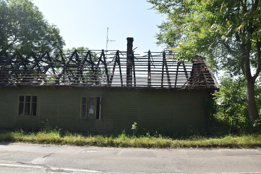 Spalony drewniany dom przy ul. Orkana w Tarnowie