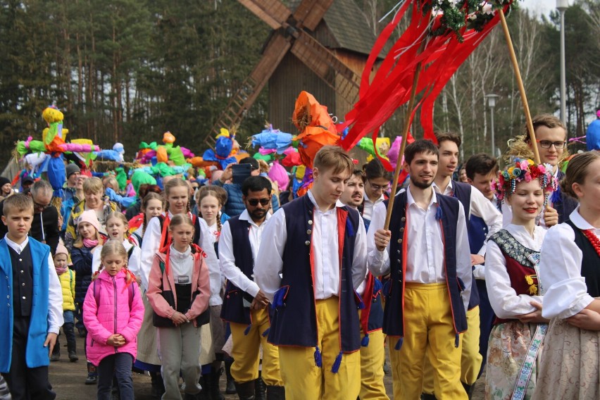 Korowód z Marzanną. Festyn rodzinny w Muzeum Młynarstwa w Jaraczu [ZDJĘCIA I VIDEO]