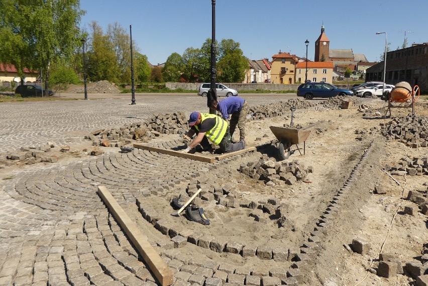 Wznowiono prace na budowie targowiska w Darłowie 