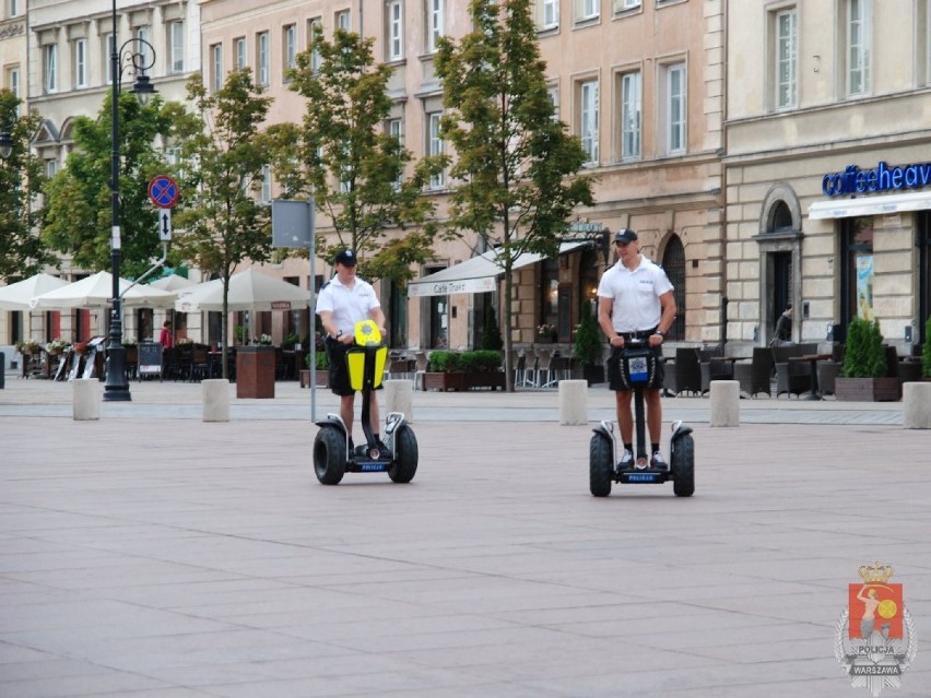 Warszawscy policjanci na Segwayach