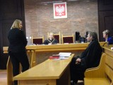 Sprawa byłego wójta Gizałek: przesłuchano dyrektorkę szkoły w Tomicach
