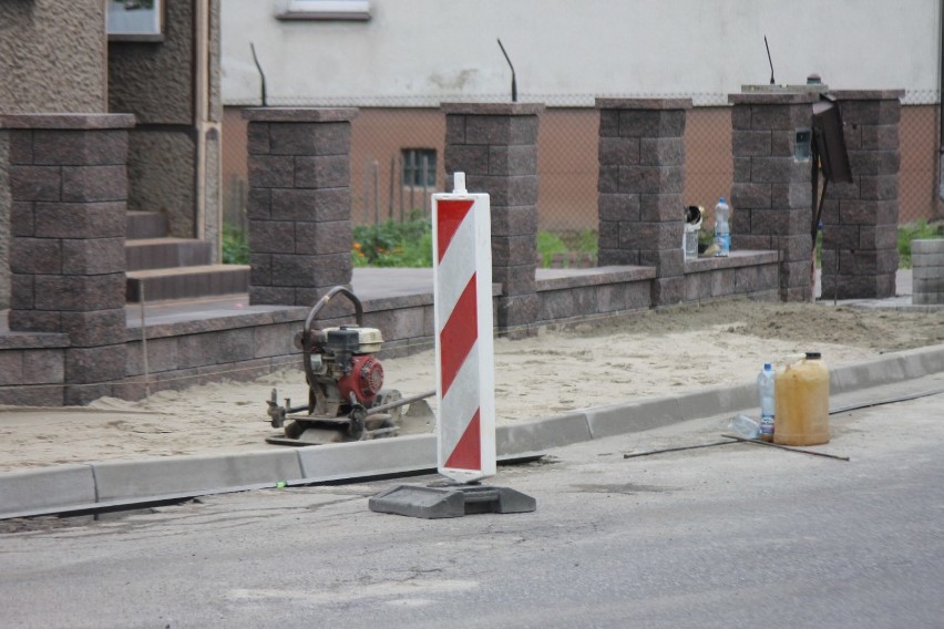 Trwa budowa chodnika na ul. Polnej w Zdunach [ZDJĘCIA]                               