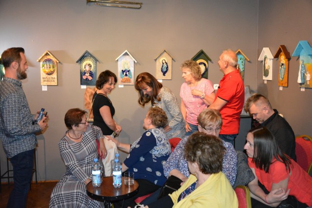 Wernisaż w Gminnym Centrum Kultury w Otyniu. W piątek, 13 maja otwarta została wystawa prac dorosłych mieszkańców gminy Otyń