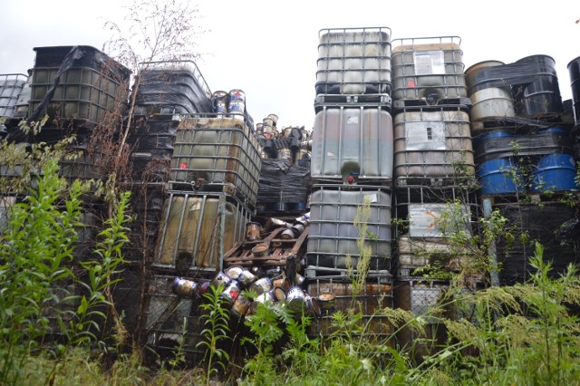 Jak szacuje prokuratura w Katowicach, która zajmuje się sprawą składowiska w Rogowcu, znajduje się tam nie mniej niż 40 tys. ton odpadów niebezpiecznych