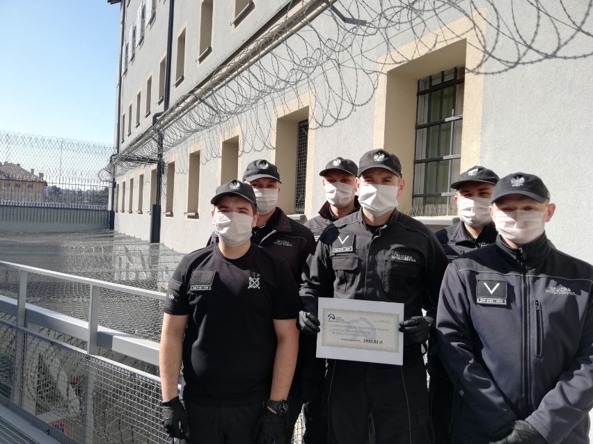 Koronawirus. Pracownicy służby więziennej z Tarnowa pomogą szpitalowi w Dąbrowie Tarnowskiej