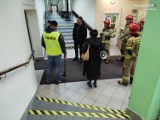 Ogień i dziwna paczka w Starostwie Powiatowym w Częstochowie. Policja i straż pożarna ćwiczyły współpracę. Jak im poszło?