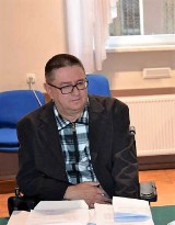 Zdaniem radnego Mieczysława Łapy odpowiedzi na interpelacje radnych są zbyt "mgliste". Burmistrz Jarosław Pietrzak nie zgadza się i tłumaczy