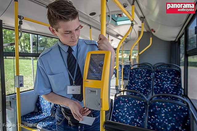 Od 1 sierpnia 2017 r. cena biletu jednorazowego w autobusach komunikacji miejskiej w Wałbrzychu ma wzrosnąć z 2,80 zł do 3,20 zł. Natomiast biletu ulgowego ze 1,40 zł do 1,60 zł