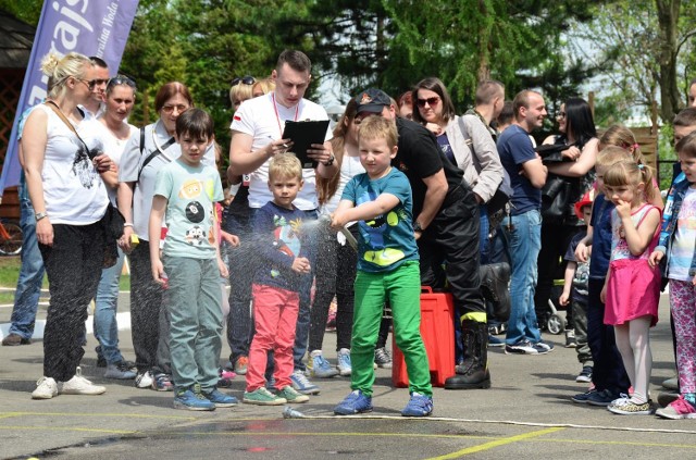 Strażacki piknik w siedzibie dąbrowskiej PSP