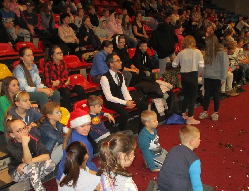 Spotkanie świąteczne „Wesoła choinka” w hali OSRiR w Kaliszu
