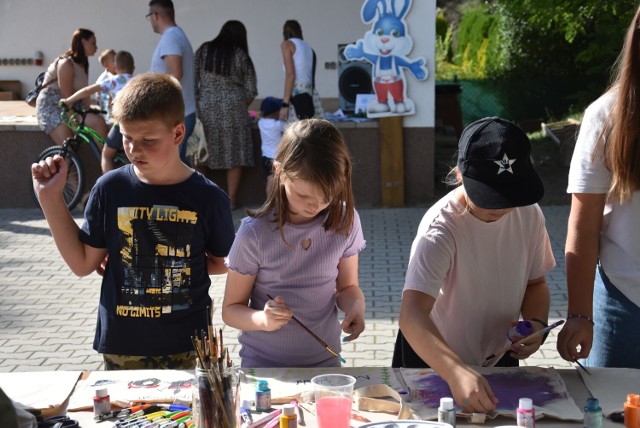 Podczas festynu w Lubiatowie najmłodsi poznawali ekologię poprzez zabawę.