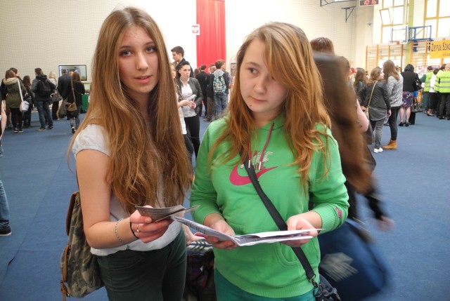 Wiktoria Gosa (z lewej) i Joanna Wojtczak z Gimnazjum nr 3, które stoją przed wyborem szkoły ponadgimnazjalnej.