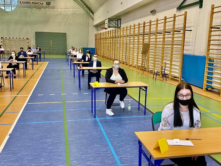 W Lublińcu też piszą egzamin ósmoklasisty. Zastosowano specjalne środki ostrożności