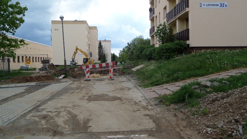 Remont drogi przy największej szkole podstawowej  (SP nr 5) w Myszkowie ZDJĘCIA