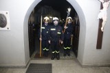  Wielkanoc 2023. Strażacy z OSP Starówka pełnili wartę honorową przy Grobie Pańskim w konińskiej farze