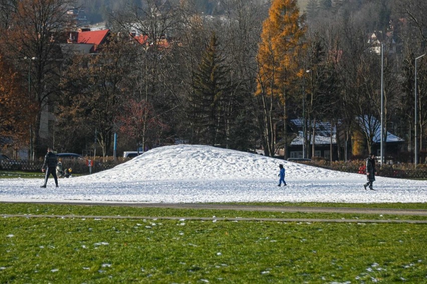 Górka śnieżna na dolnej Równi Krupowej w Zakopanem
