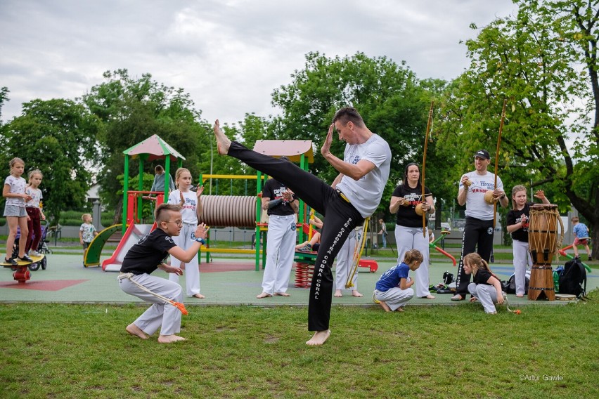Pokazowy trening Capoeira w Parku Strzeleckim