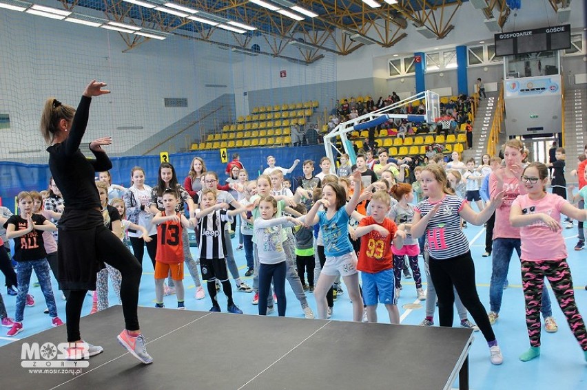 Akcja Zima z MOSiR w Żorach: Organizatorzy podsumowali wydarzenia - turniej piłki, kuligi i dzień na sportowo! ZDJĘCIA