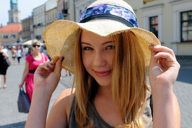 Na ulicach królują słomkowe kapelusze. Mieszkańcy noszą je chętnie bez względu na wiek czy płeć.