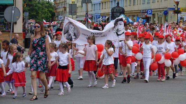 Urzędnicy rozpisali przetarg na przygotowanie imprezy. Zgłosiło się do niego czterech chętnych. Ich oferty opiewają na kwoty od 246 tys. zł do 535 tys. zł. W tym roku trzydniowe święto miasta przypada na dni od 22 do 24 maja.