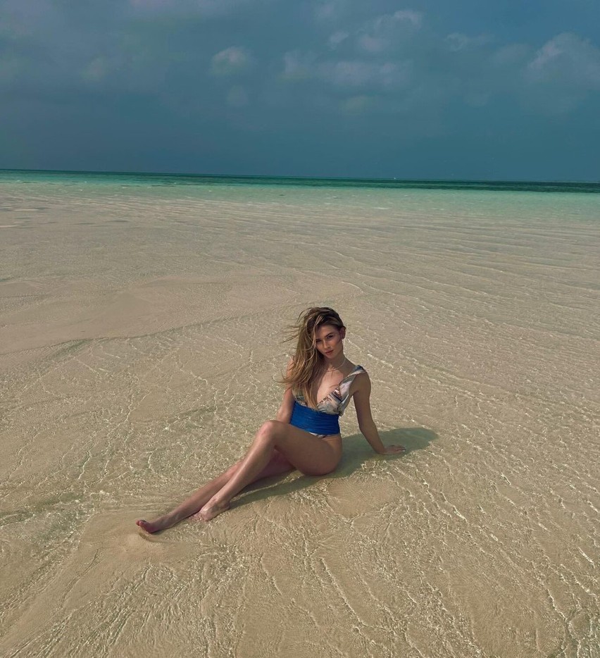 Po hucznej osiemnastce czas na wczasy. Zobaczcie, jak Roxie Węgiel odpoczywa na Malediwach. Towarzyszy jej chłopak Kevin