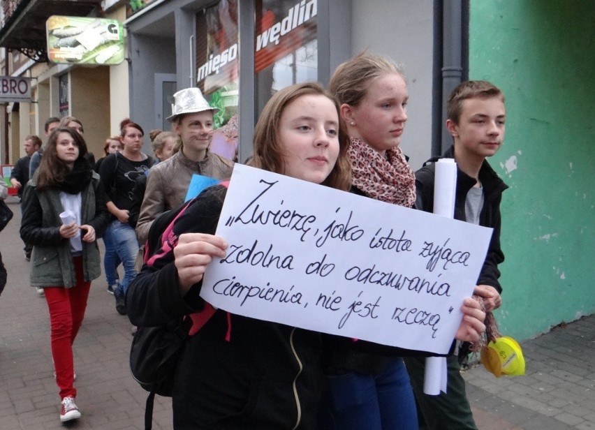 Happening uczniów ZSG 7 w Radomsku z okazji miesiąca dobroci...