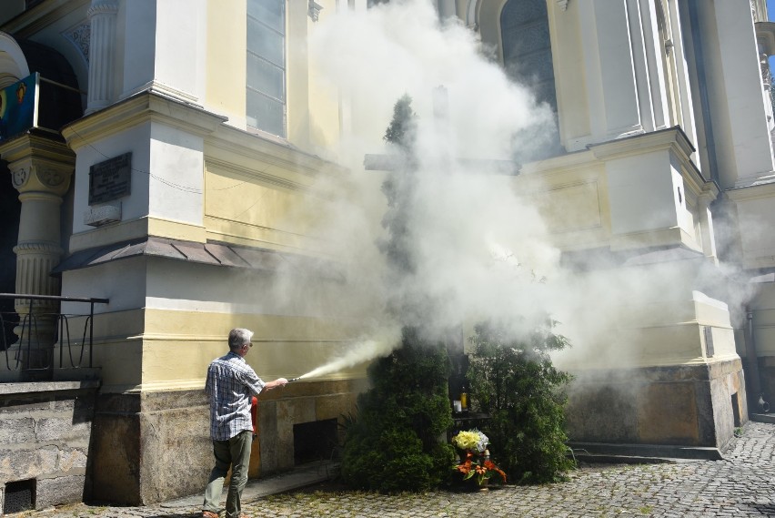 Płonął krzyż przy kościele świętego Jakuba w Częstochowie ZDJĘCIA