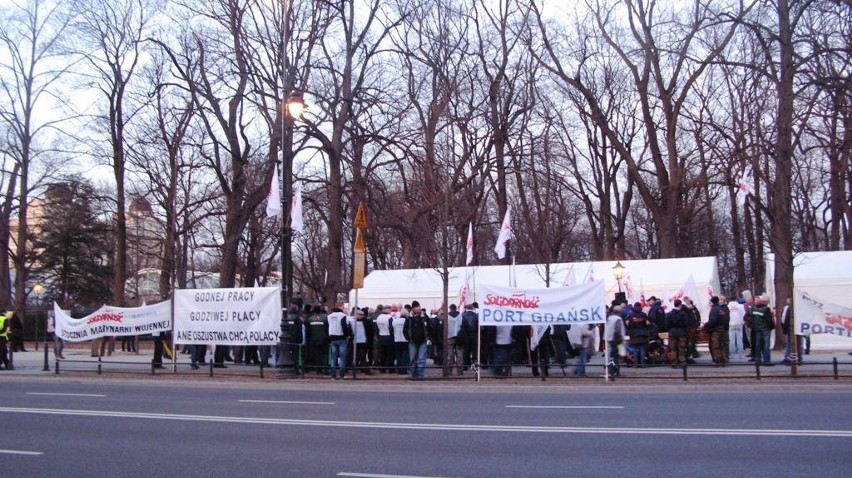 Przy Kancelarii Premiera &quot;Solidarność&quot; zbudowała &quot;miasteczko emerytalne&quot; [ZDJĘCIA, WIDEO]