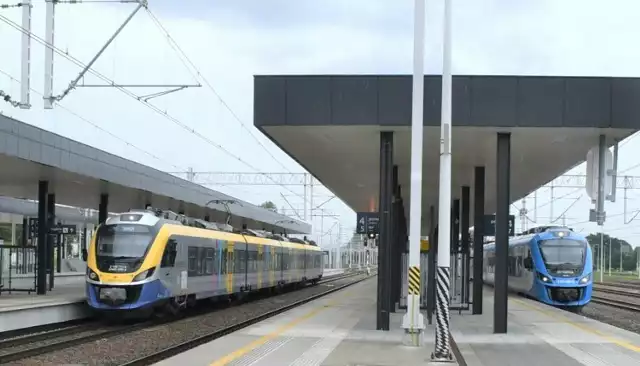 W ostatnich latach na stacjach i przystankach na linii Trzebinia - Oświęcim - Czechowice bardzo poprawił się komfort obsługi podróżnych
