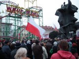 Bydgoszcz. Rocznica Katastrofy Smoleńskiej w cieniu wesołego miasteczka (FOTO,WIDEO)