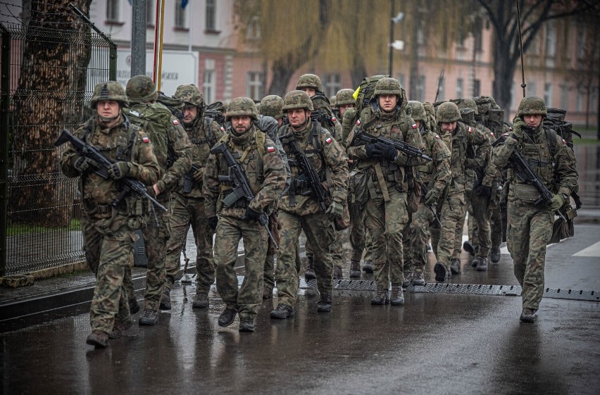 Marsz kwartalny żołnierzy 5 batalionu strzelców...