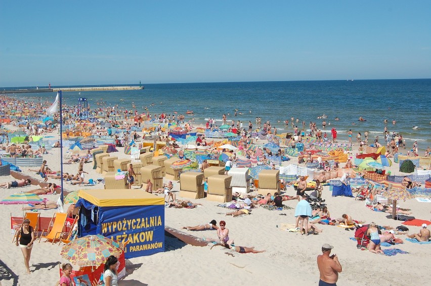 Łeba: Tłumy na plaży i nasza letnia redakcja