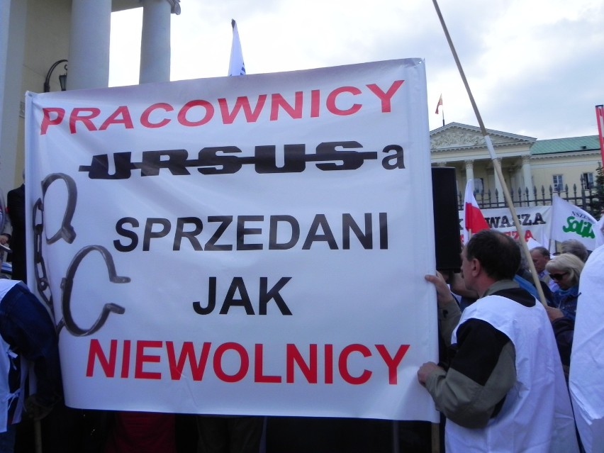 Pikieta "Solidarności" przed ratuszem na pl. Bankowym