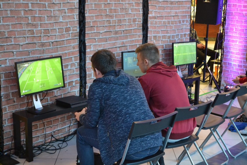 Focus Cup 2018 Rybnik: Turniej FIFA 18 w Focus Park. 96 osób grało w FIFE!