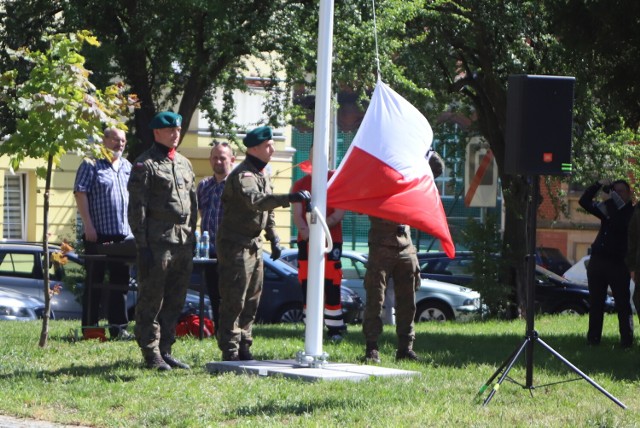 Powiatowe uroczystości z okazji Dnia Flagi w Głogowie