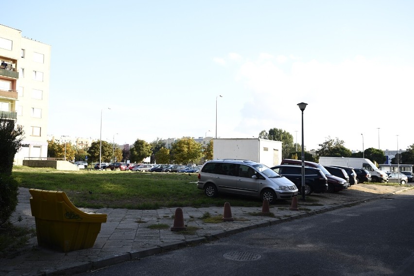 Legnica. Czy powstanie nowy parking na Piekarach w miejscu dawnego szaletu? Jest projekt, potrzebne są głosy mieszkańców
