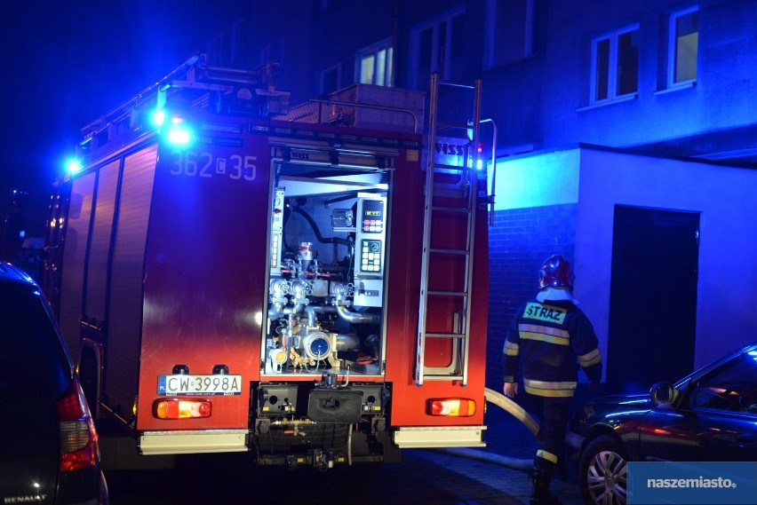 Pożar w mieszkaniu na ulicy Ostrowskiej we Włocławku [zdjęcia, wideo]