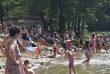 Jankowo Dolne. Tłumy na plaży Jeziora Jankowskiego! Żar z nieba, kąpiele słoneczne i… siatkówka [FOTO]