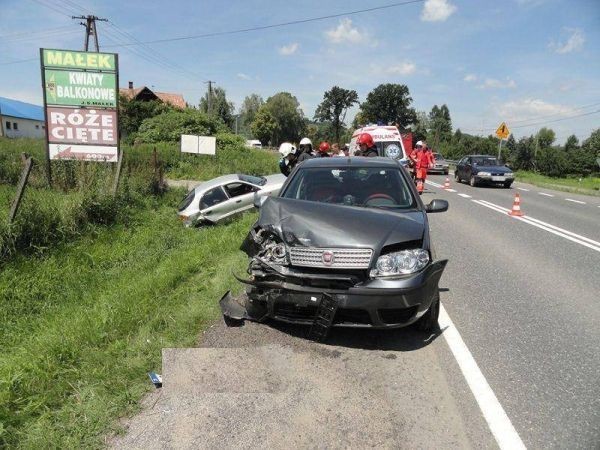 Tęgoborze - zderzenie dwóch samochodów osobowych