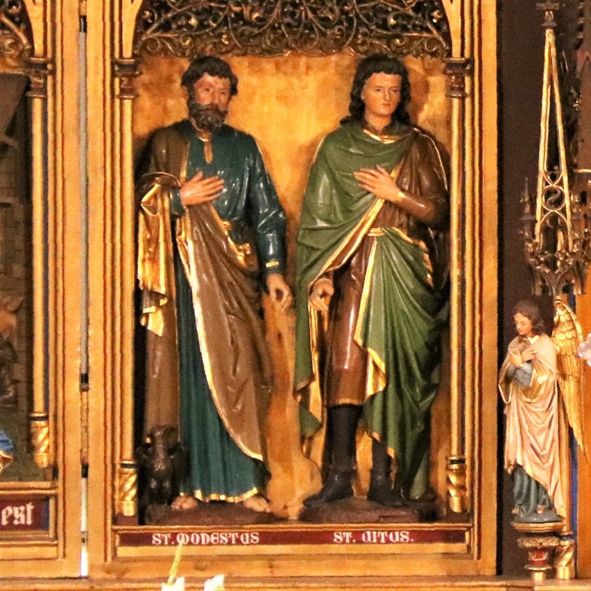 Rzeźby św. Modesta i Wita w pochodzącym z końca XIX wieku...