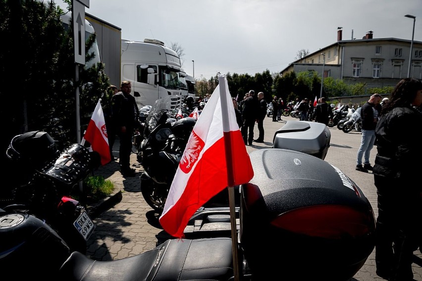 Wałbrzych: Parada motocyklistów z okazji Dnia Flagi 2022 (ZDJĘCIA)