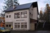 Krynica. Budynek biblioteki pod Górą Parkową z 1947 roku do wyburzenia. W tym miejscu wybudują nowoczesny amfiteatr