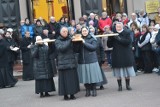Wierni z całego miasta wyruszili w drogę krzyżową ulicami Ostrowa Wielkopolskiego