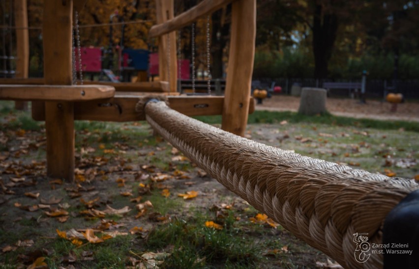 W Parku Praskim odnowiono plac zabaw. Nowe atrakcje i ekologiczne urządzenia na najmłodszych
